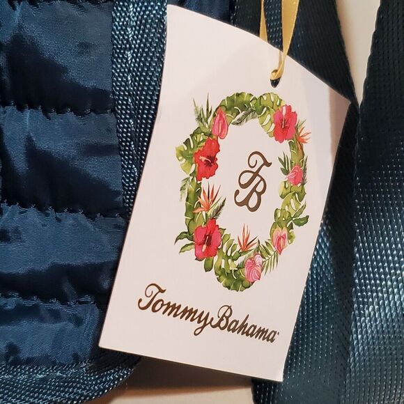 NWT Tommy Bahama Mini Mighty Quilted Crossbody Bag Seatbelt Adjustable Strap - Picture 2 of 8
